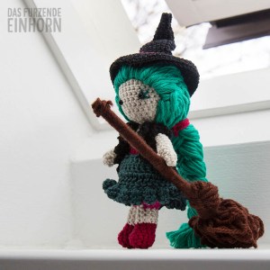 How to crochet a little witch