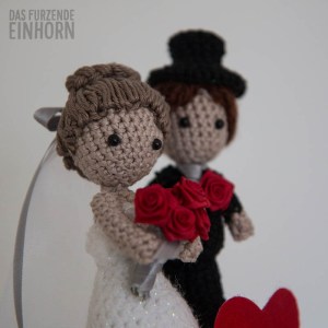Crocheted Wedding Couple Gift DIY