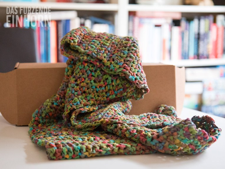 loop-scarf-crochet-rainbow