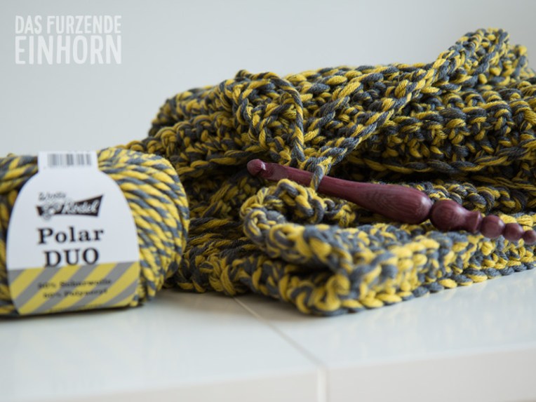loop-grey-yellow-crochet