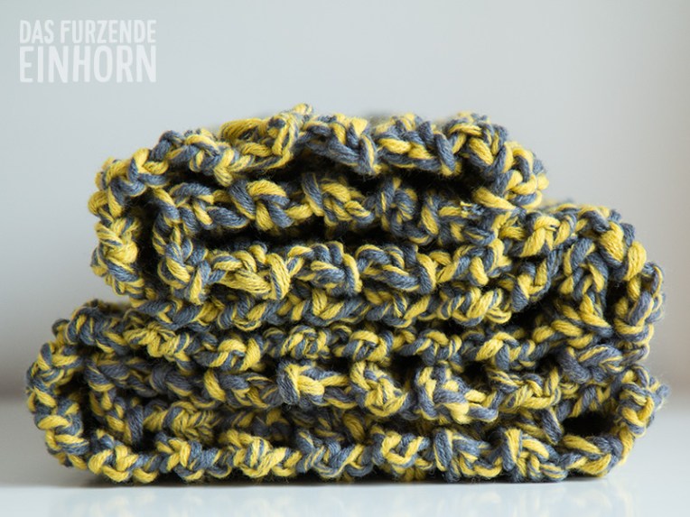 schal-grau-gelb-haekeln